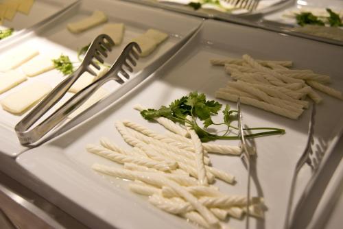 Makanan di atau berdekatan hotel