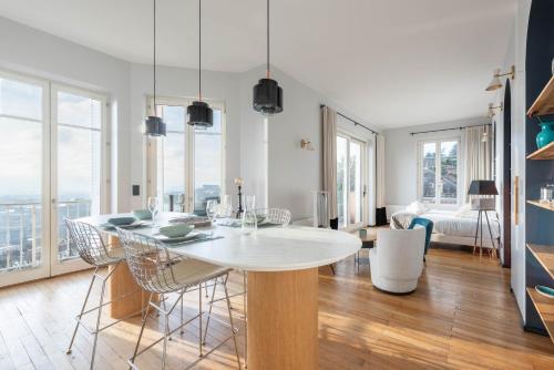 Gallery image of Le 360 - Appt vue panoramique sur Lyon in Sainte-Foy-lès-Lyon