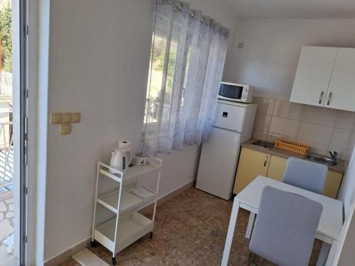 Kuchyňa alebo kuchynka v ubytovaní Apartment Borak (161-1)
