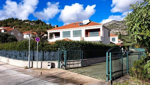 Villa Elizabeth,Slano,pool,sauna,garden, 4 persons