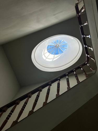 a white plate on a staircase with a window at A Beira Hostel in Aveiro