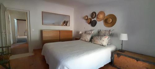 L'atelier au coeur du villageにあるベッド