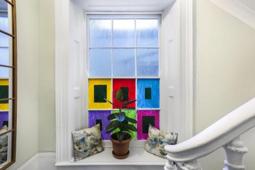 a window with a plant in a room at BeiRoom Hyde Park Apartments in London