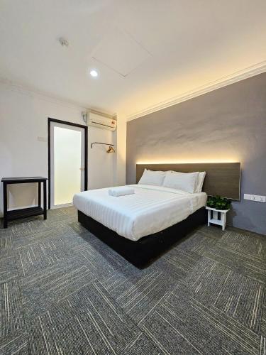Katil atau katil-katil dalam bilik di Luna Hotel by Moonknight