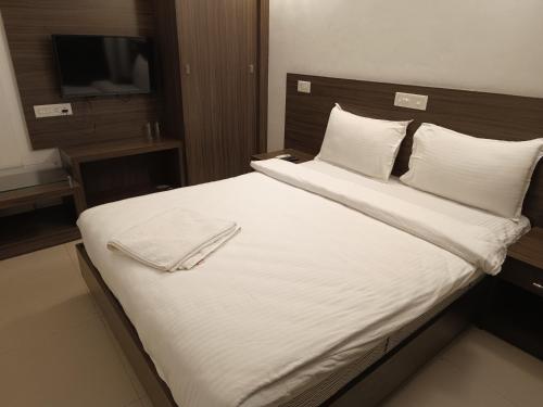 Cama o camas de una habitación en Four Squares Inn, Technopark phase 3