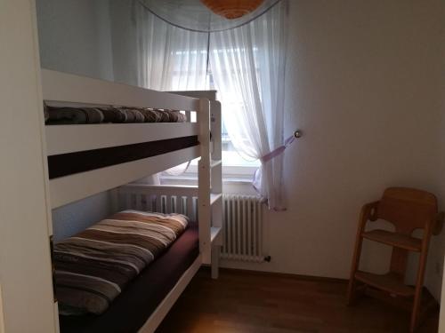 a bedroom with a bunk bed with a window at Stricker in Markelfingen