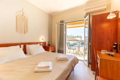 A bed or beds in a room at Cavos Beach House