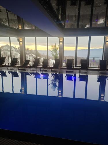 Bazén v ubytování Kopaonik Milmari & Spa N Lux 90 nebo v jeho okolí