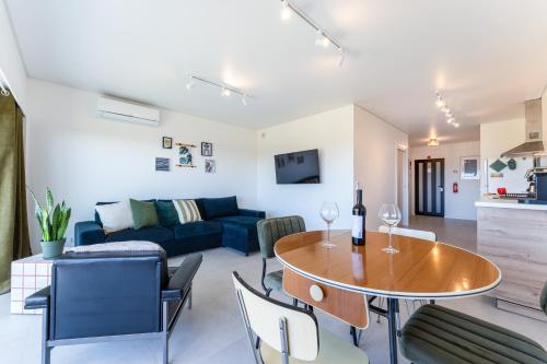 Tasteful 1 BDR Flat W/Balcony & Pool by LovelyStay