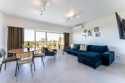 Tasteful 1 BDR Flat W/Balcony & Pool by LovelyStay