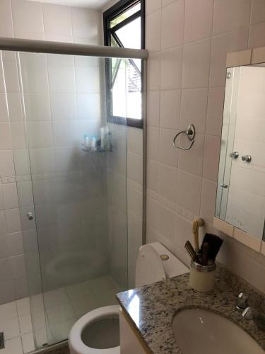 a bathroom with a shower and a toilet and a sink at Apartamento localizado no melhor ponto da cidade! in Niterói
