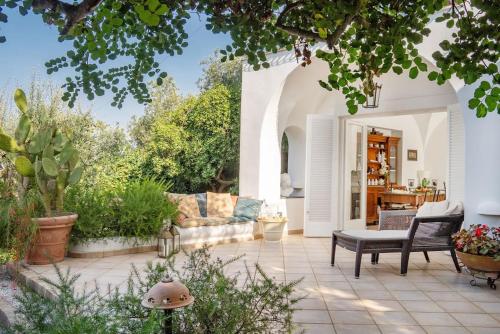 Κήπος έξω από το Luxury Villa Zaffiro - Pool, Garden and Sea View