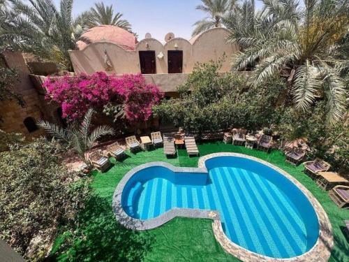 Dream Lodge Siwa دريم لودج سيوة في سيوة: اطلالة علوية على مسبح في منتجع