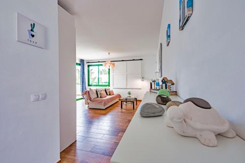 a living room with a couch and a table at Vivienda Vacacional Namana Beach in Costa Teguise