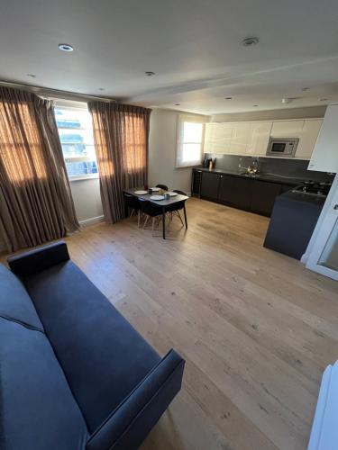 Zona d'estar a Modern two bed flat in Notting Hill
