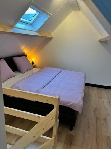 a bedroom with a bunk bed with a window at De Danser 2 in Klaaswaal