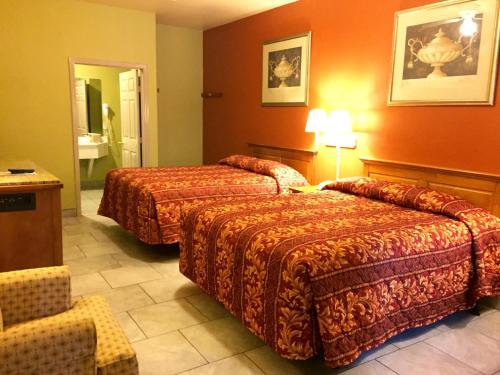 מיטה או מיטות בחדר ב-Boca Chica Inn and Suites