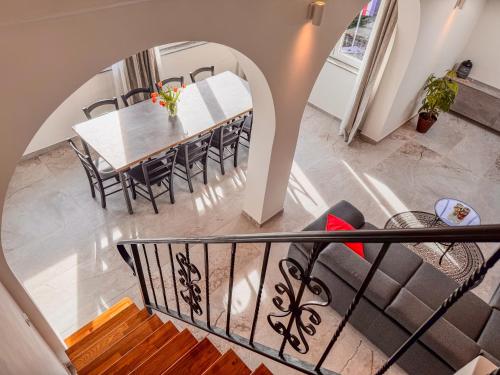 Χώρος καθιστικού στο Chic Spacious Apartment Surrounded by Nature Near Opatija