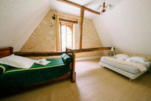 Postel nebo postele na pokoji v ubytování Logis de Poëllier