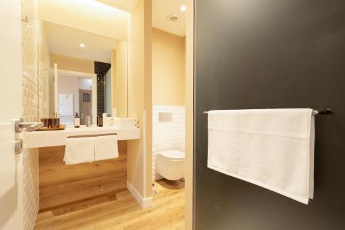 Un baño de CONDE13 Aparthotel