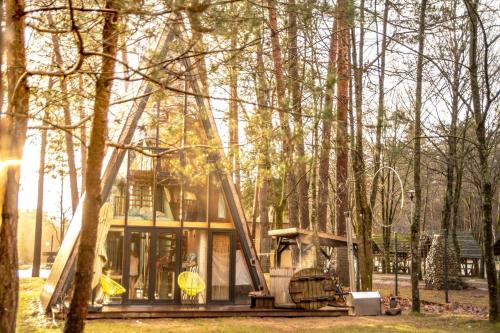 a tree house in the middle of the forest at Trikampis MIŠKO NAMELIS Druskininkų centre in Druskininkai