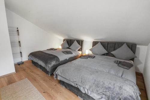 Charmant et spacieux chalet moderneにあるベッド