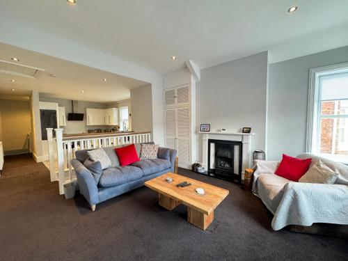Χώρος καθιστικού στο Seaview Loft Apartment Whitley Bay FREE ONSITE PARKING