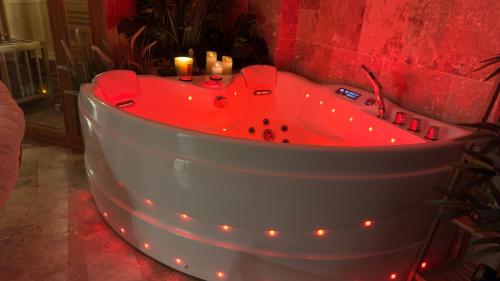 Fotografie z fotogalerie ubytování Nuit de rêve : spa, sauna, cinéma v destinaci Villemomble