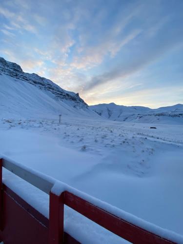 Kirkjufell Guesthouse and Apartments om vinteren