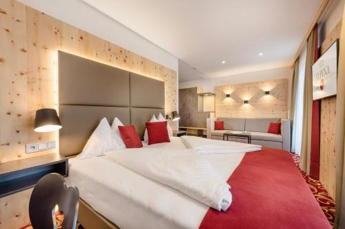 Cama o camas de una habitación en Hotel Alpina - Thermenhotels Gastein