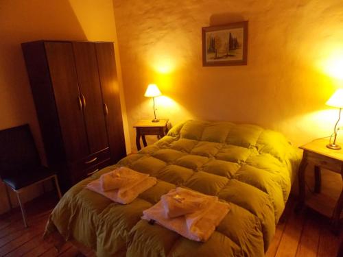 a bedroom with a bed with two towels on it at Cabañas Diaz Felices in San Rafael