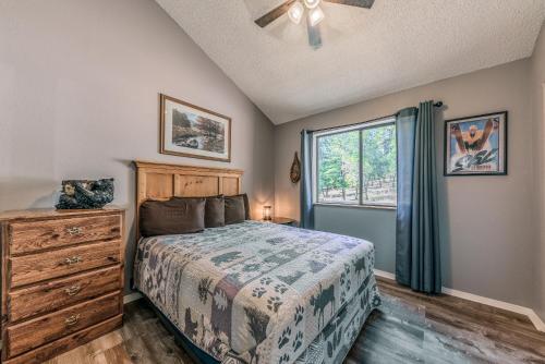 Ένα ή περισσότερα κρεβάτια σε δωμάτιο στο 3 Bears Cottage