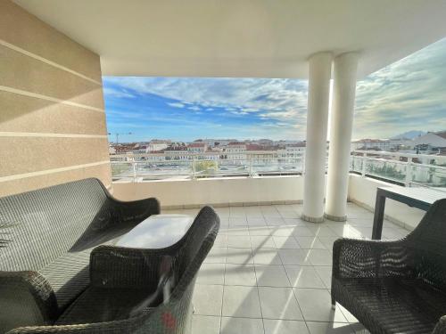 Bristol by Welcome to Cannes