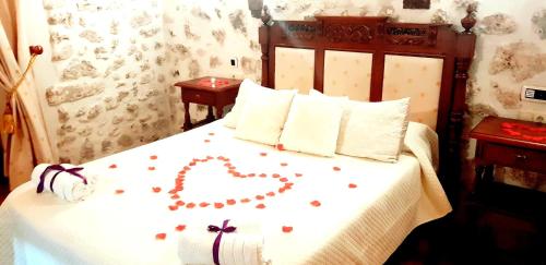 a bedroom with a bed with a heart drawn on it at Hotel Rincón Castellano in Cuéllar