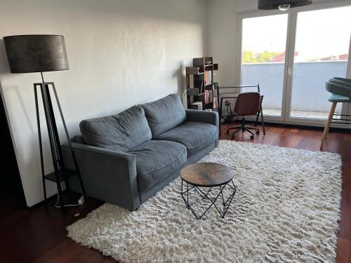 Photo de la galerie de l'établissement Peaceful and Cosy Flat with Secured Free Parking and Balcony, à Romainville