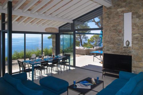 Villa 6 chambres, vue mer sur 180°,plage privée.