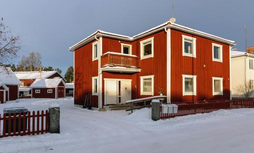 Lugnt läge i centrala Rättvik en invierno