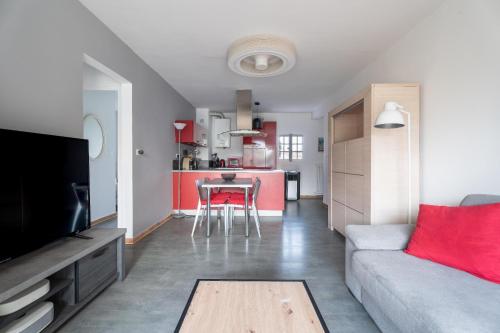 a living room and kitchen with a couch and a table at La Petite Venise in Grimaud