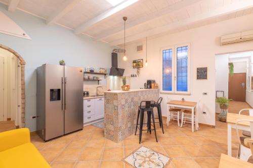 Kuchyň nebo kuchyňský kout v ubytování Cagliari Old Town B&B