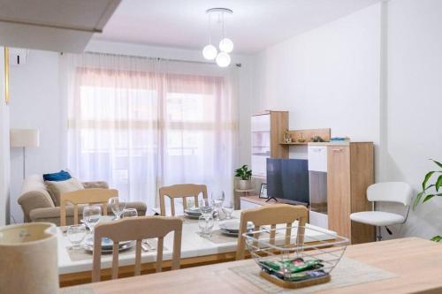 a kitchen and living room with a table and chairs at Ana Lux Master apartament in Podgorica