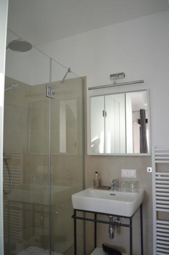 a bathroom with a sink and a glass shower at Jaeger Guesthouse in Annenheim
