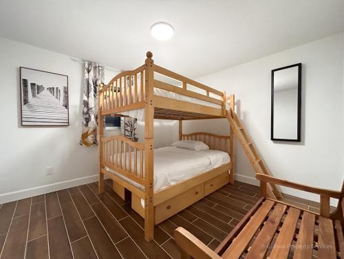 3/2 UF Wooded Paradise Retreat tesisinde bir ranza yatağı veya ranza yatakları