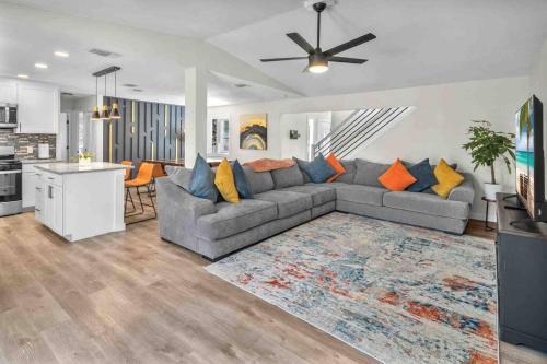 a living room with a couch and a kitchen at Modern Base - Lackland Delight in San Antonio
