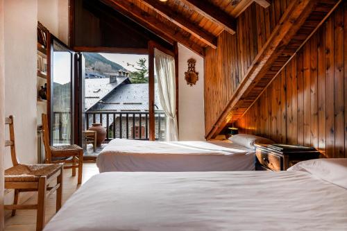 Pleta Ordino 51, Duplex rustico con chimenea, Ordino, zona Vallnord房間的床