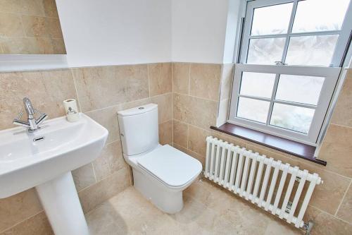 Deja Blue Beautiful period property photo 8