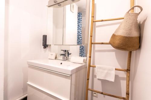 a bathroom with a sink and a towel ladder at Le 35 Jean-Jaurès F3 avec garage in Clermont-Ferrand