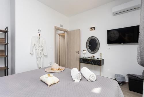a white room with a bed with towels on it at Villa Livis 1 in Kiotari