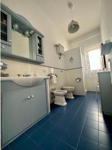 a bathroom with a sink and a toilet at Le Sorelle Villa sul mare in Porto Empedocle
