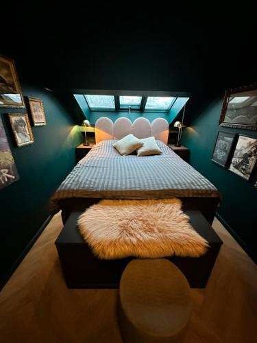 Llit o llits en una habitació de Art Deco Loft - Limited Edition