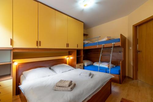 a bedroom with a bed and a bunk bed at Apartmán Slnečnica in Tale